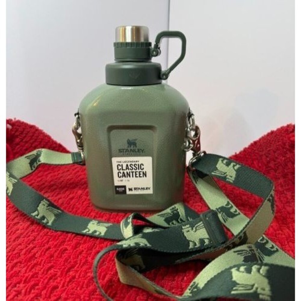 STANLEY Legendary Classic Canteen 1.1L – Hammertone Green with Strap - NEW